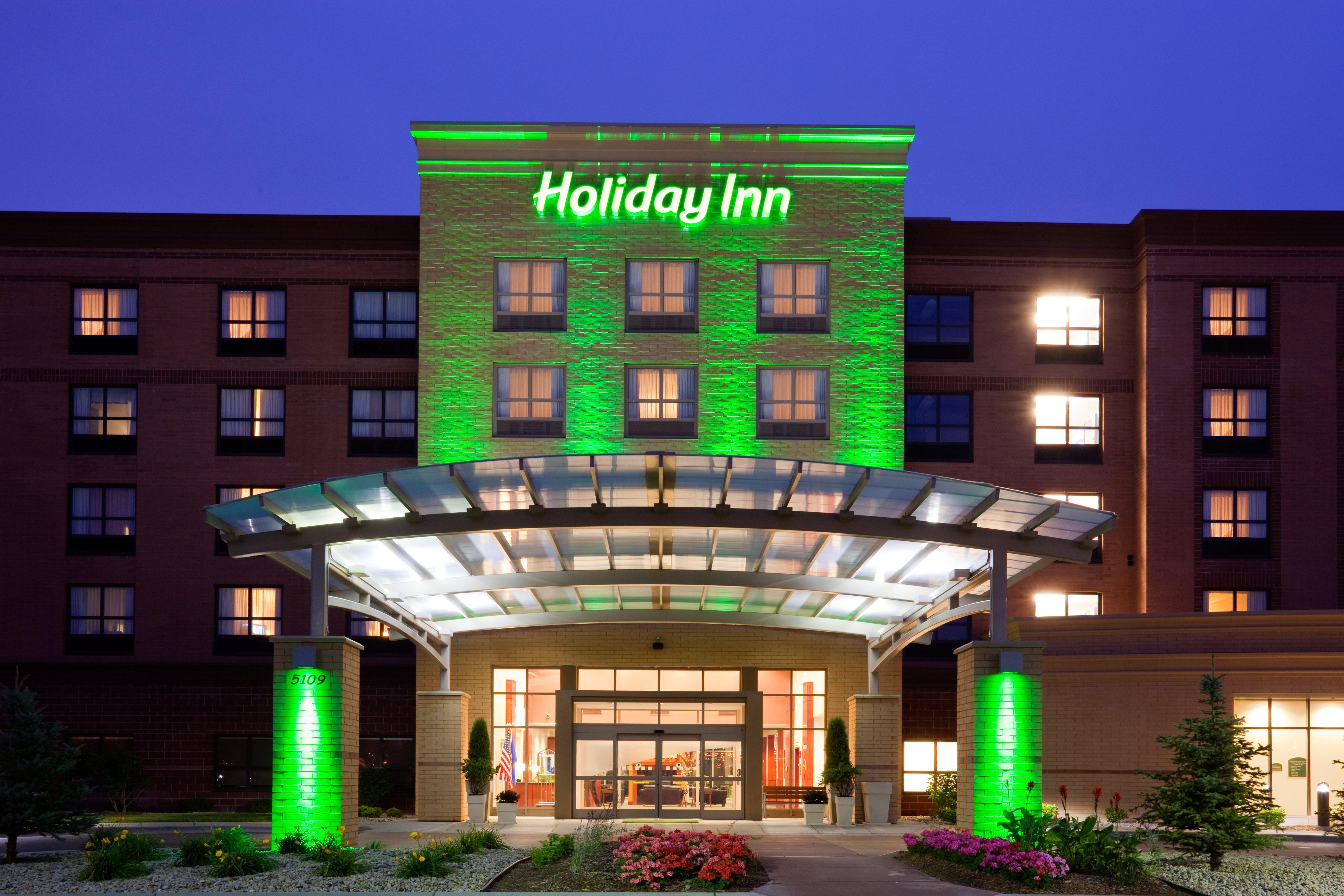 Holiday Inn Madison At The American Center, An Ihg Hotel Bagian luar foto